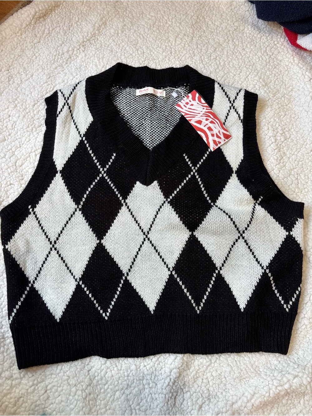 NWT Romwe Black and White Argyle V-Neck Sweater Vest Medium